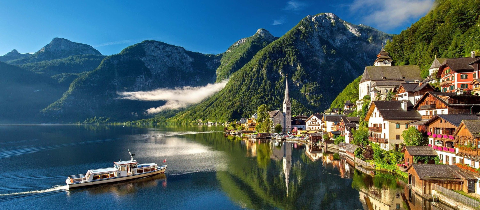 Mountains and lake at Hallstatt in central Austria.