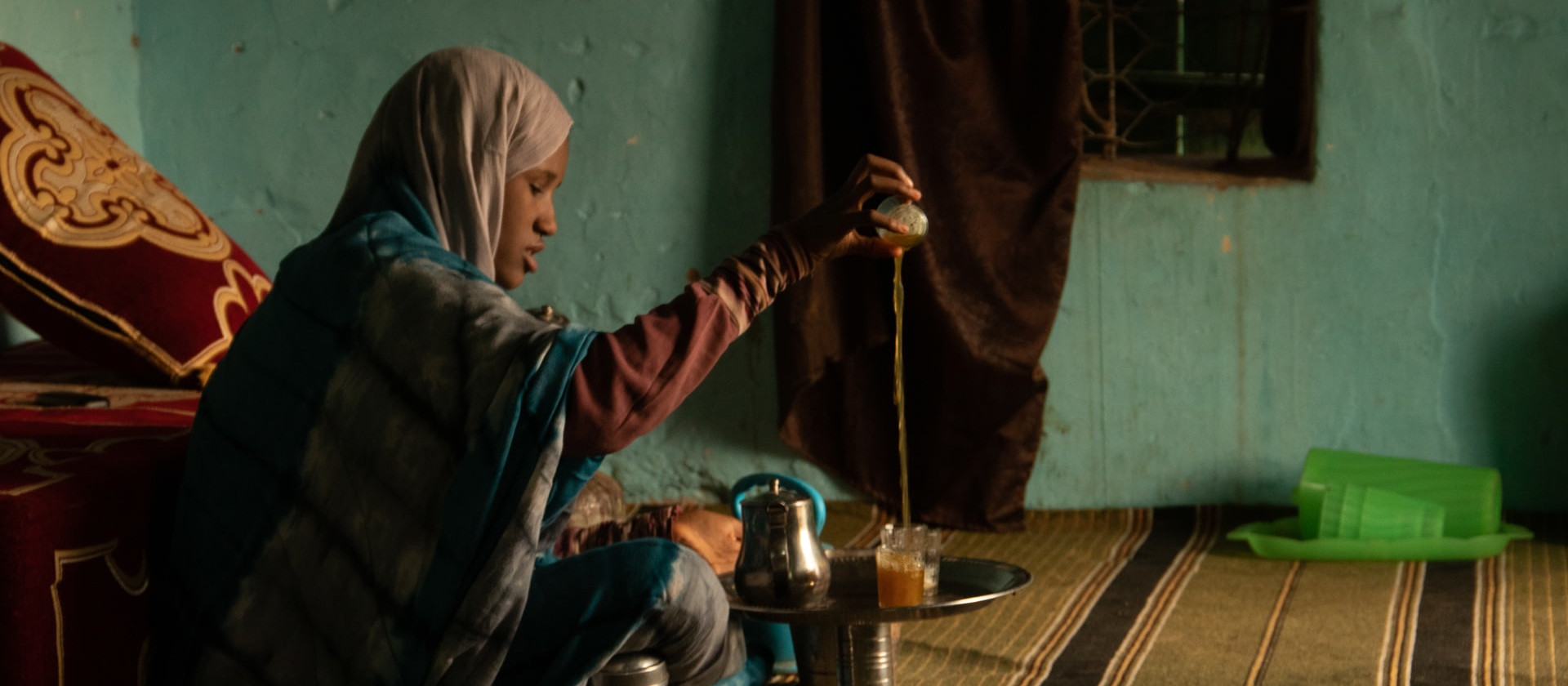 A woman in a room preparing traditional Mauritanian tea